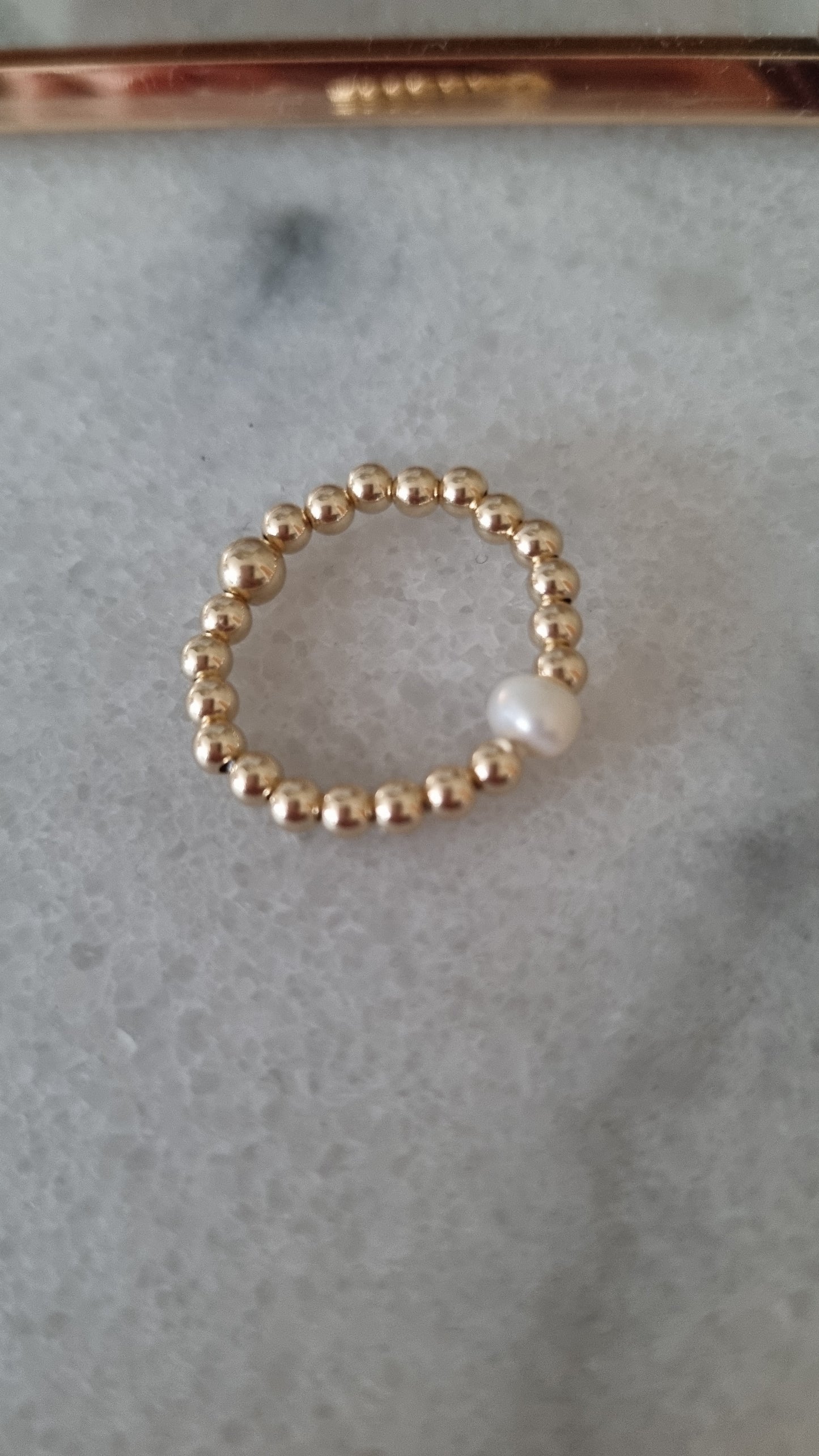 'Freshwater pearl' beaded ring