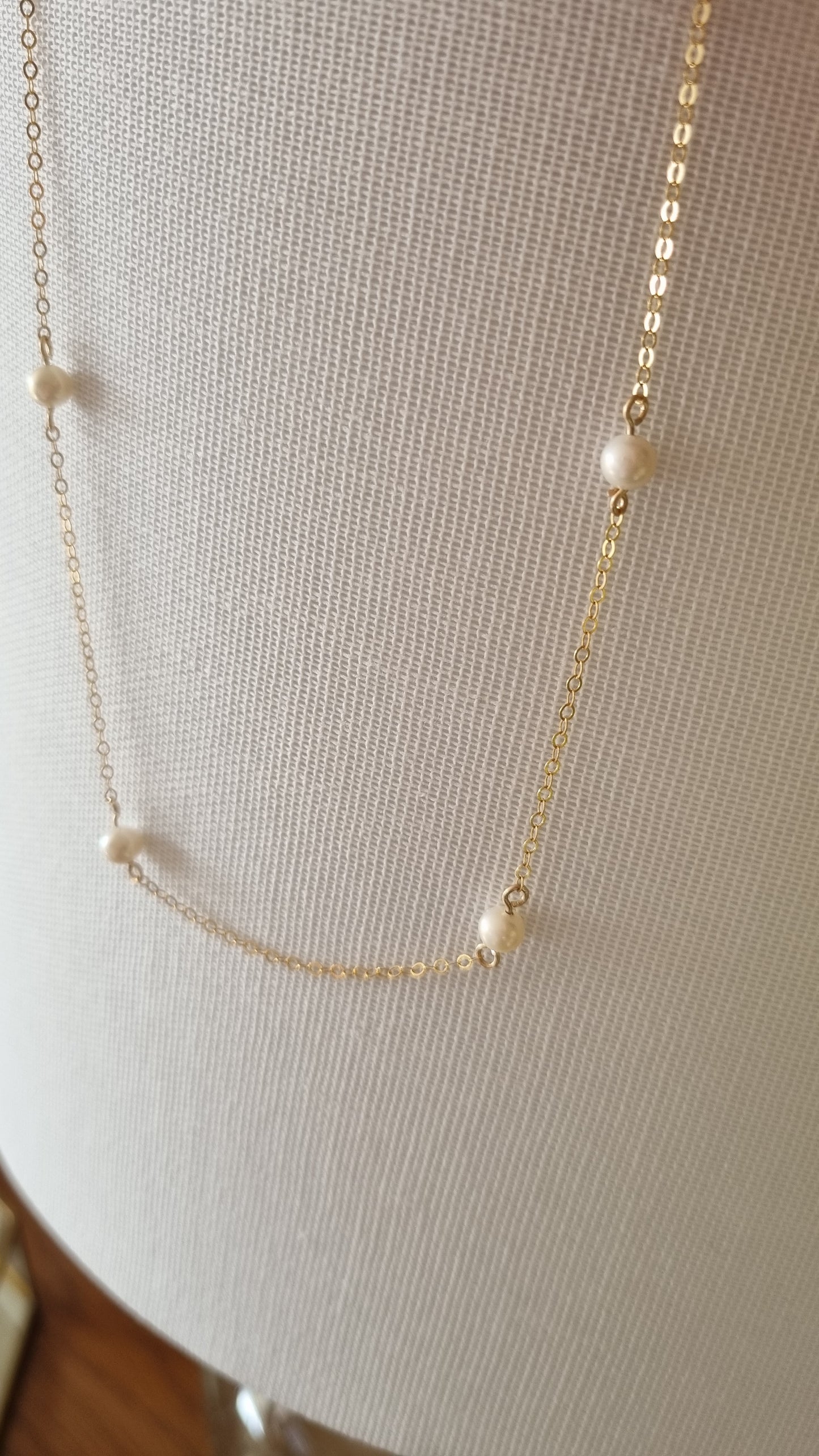 Freshwater pearl choker style necklace (6 pearls) Gold filled