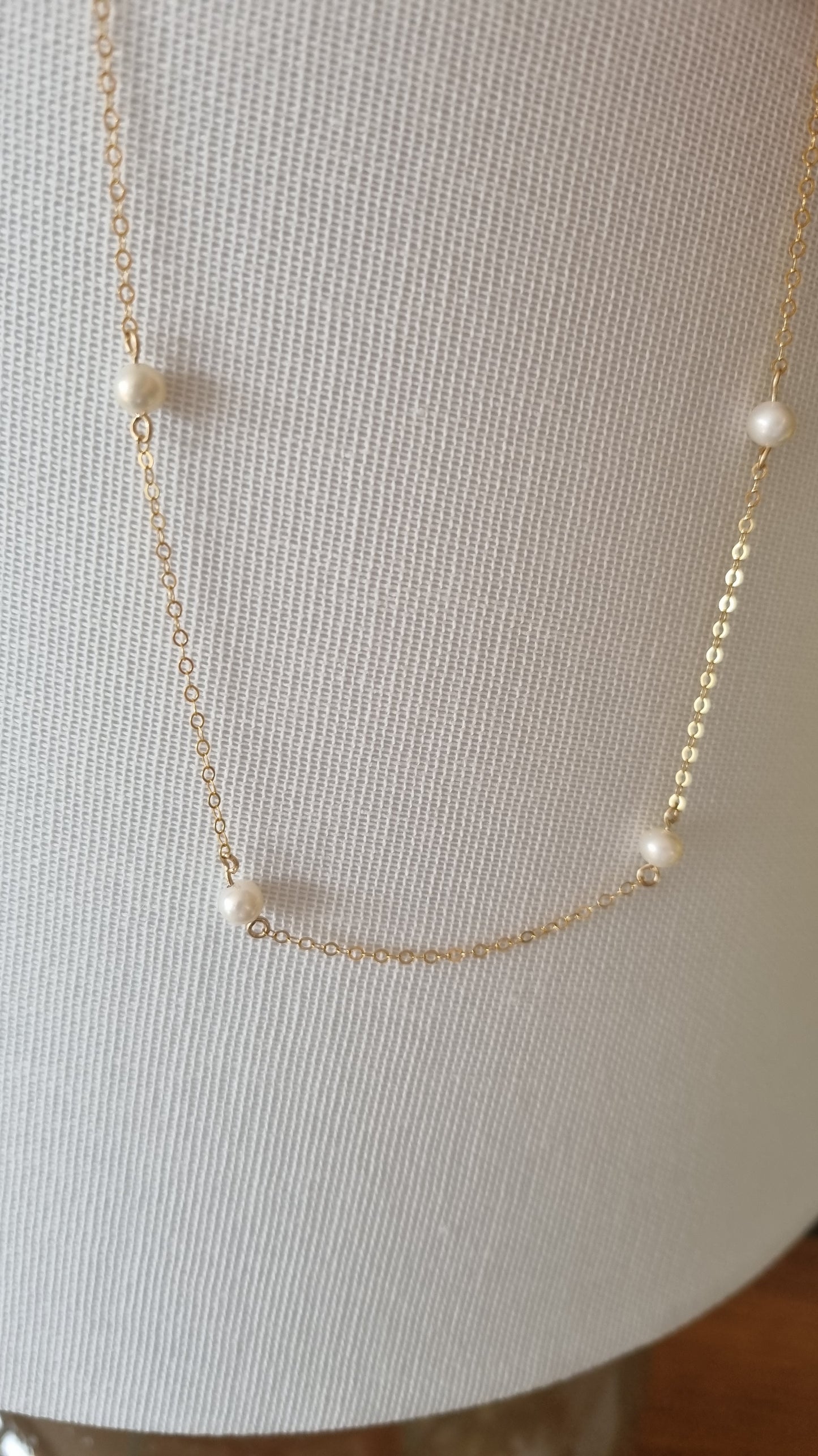 Freshwater pearl choker style necklace (6 pearls) Gold filled