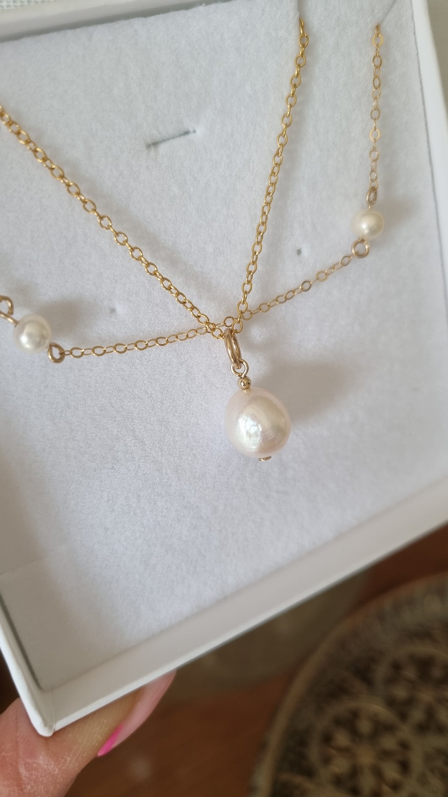 Freshwater pearl choker style necklace (6 pearls) Gold filled