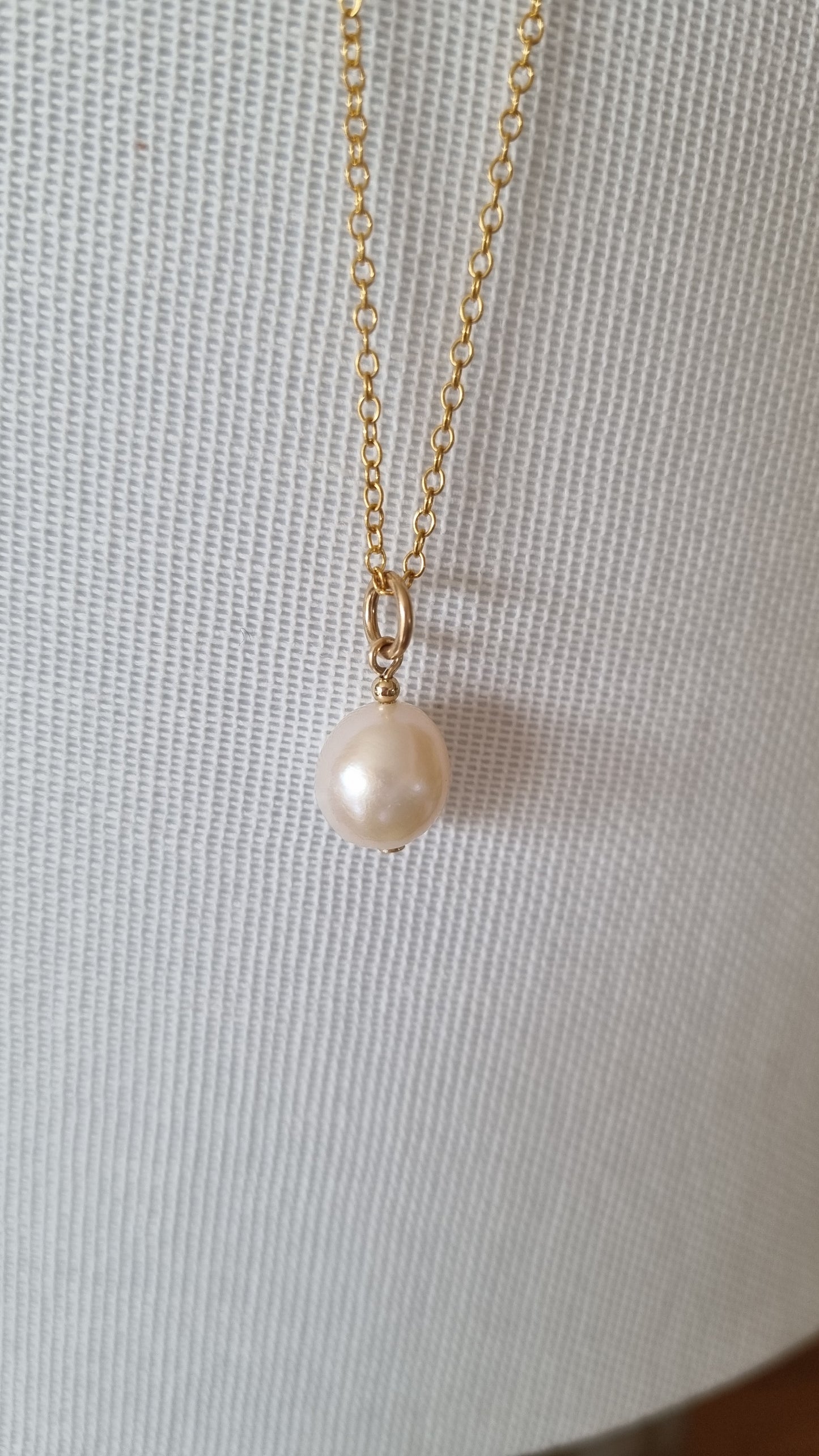 Large single freshwater pearl necklace